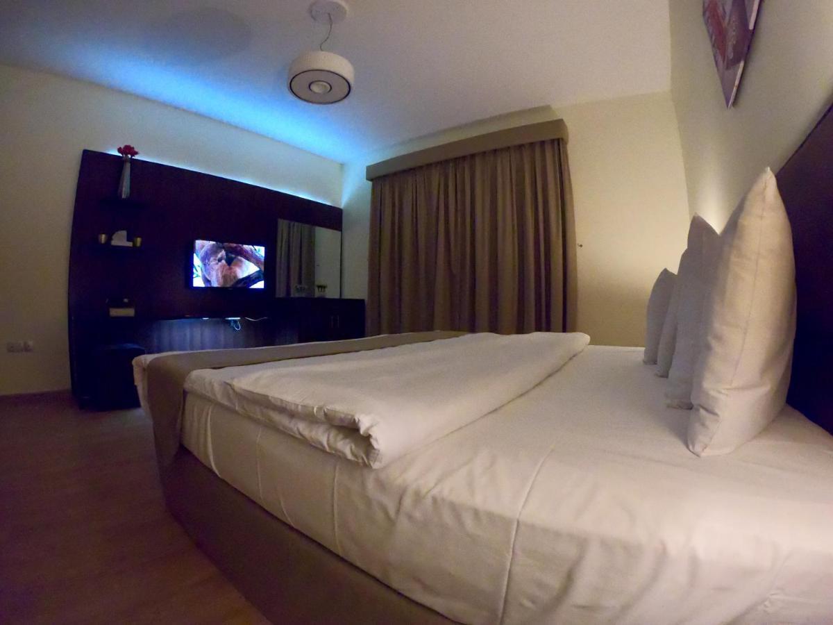 Weekend Hotel & Apartments Маскат Екстериор снимка