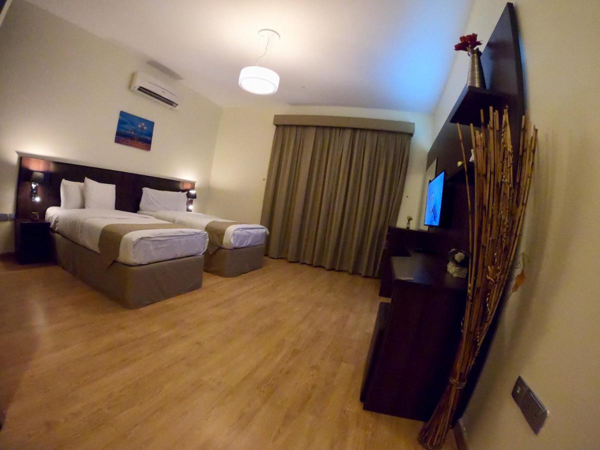 Weekend Hotel & Apartments Маскат Екстериор снимка