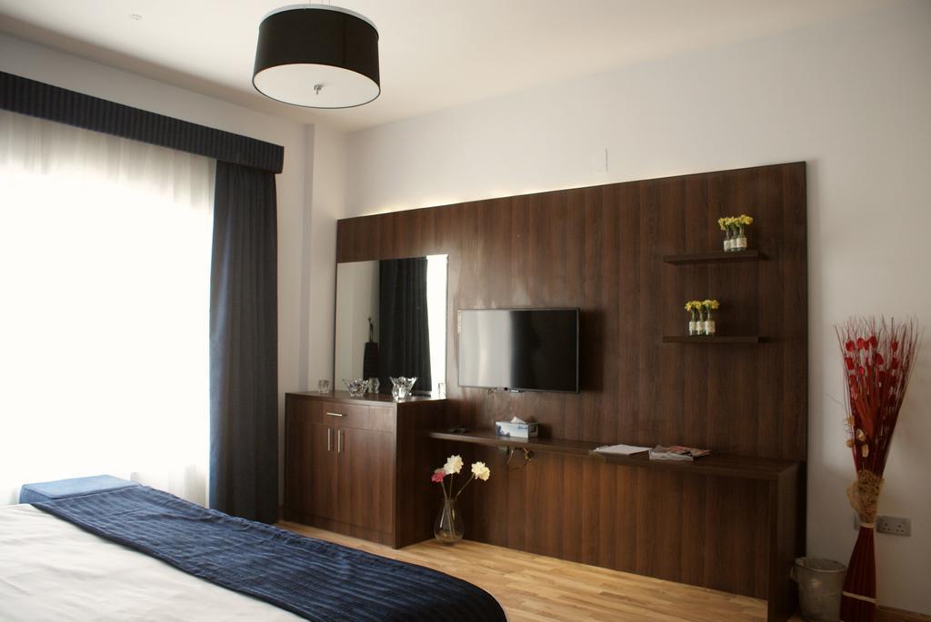 Weekend Hotel & Apartments Маскат Стая снимка