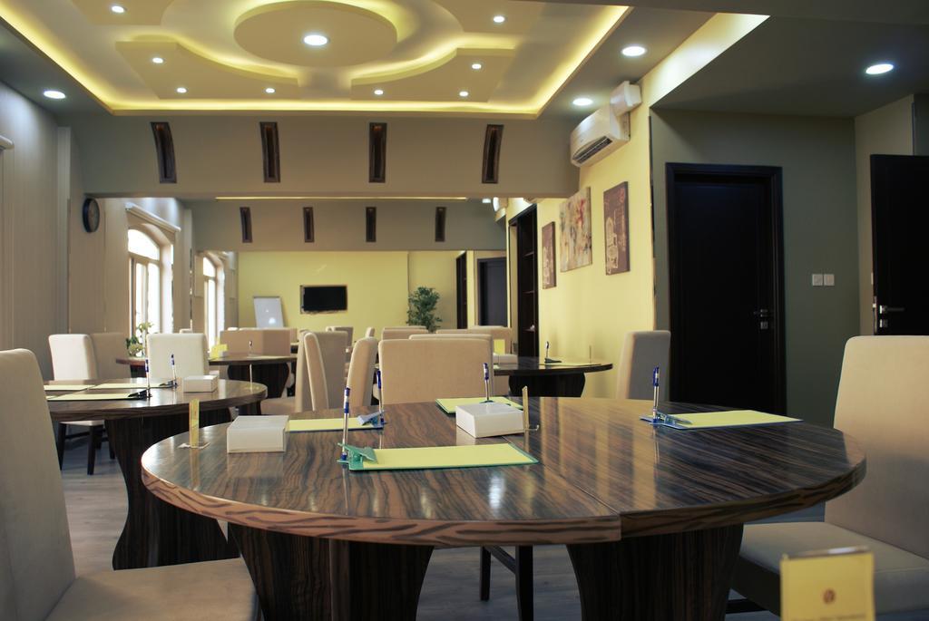 Weekend Hotel & Apartments Маскат Екстериор снимка