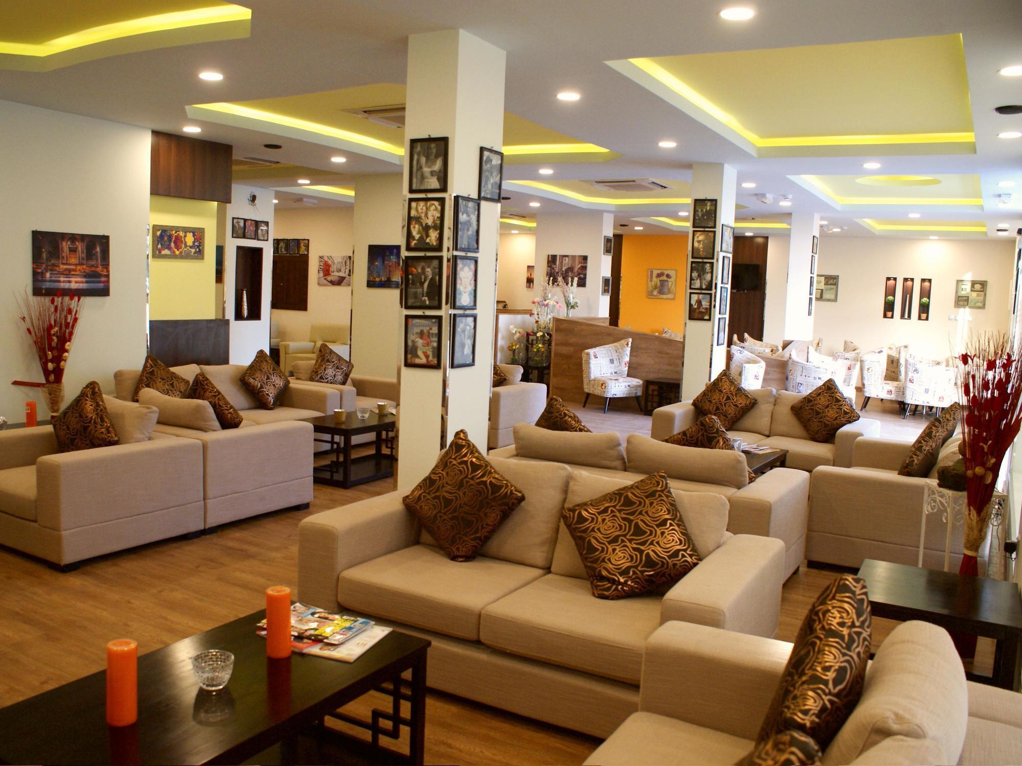 Weekend Hotel & Apartments Маскат Екстериор снимка