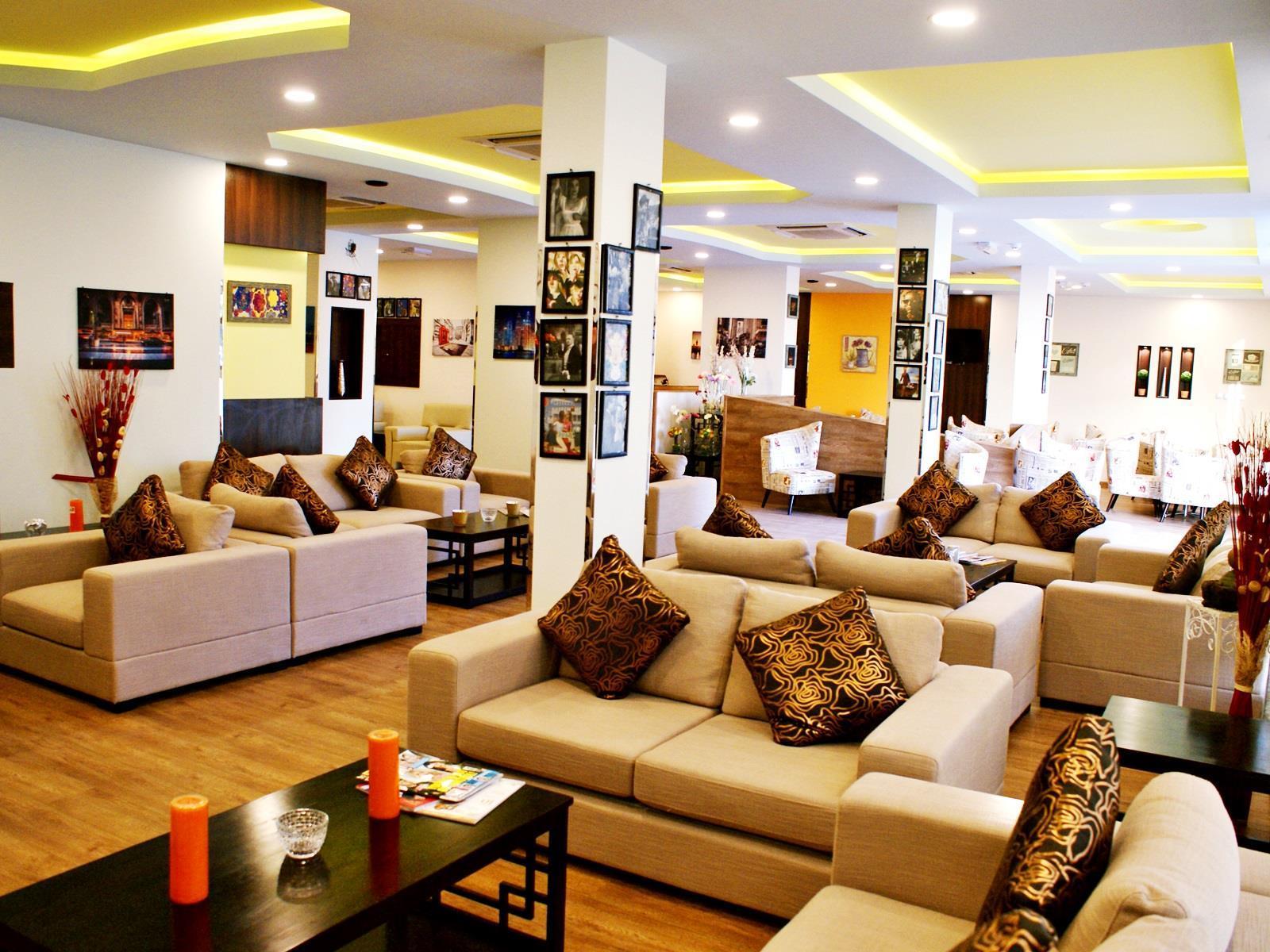 Weekend Hotel & Apartments Маскат Екстериор снимка