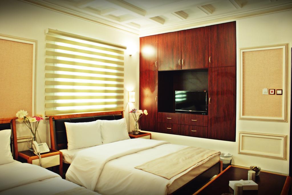 Weekend Hotel & Apartments Маскат Екстериор снимка