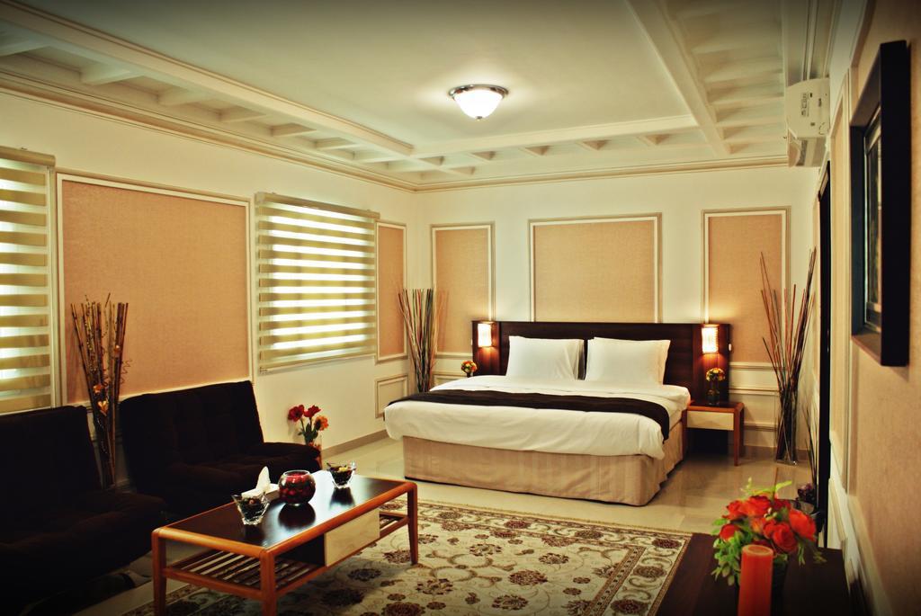 Weekend Hotel & Apartments Маскат Екстериор снимка