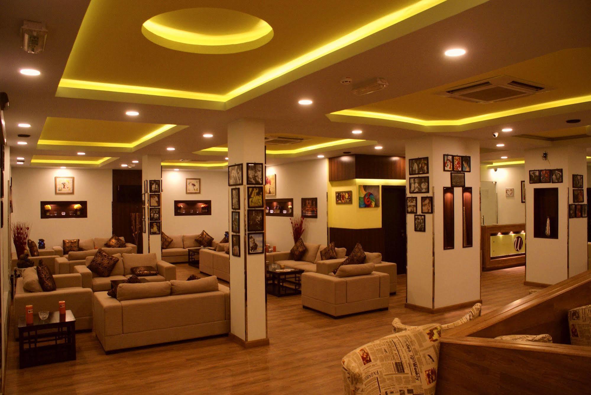 Weekend Hotel & Apartments Маскат Екстериор снимка