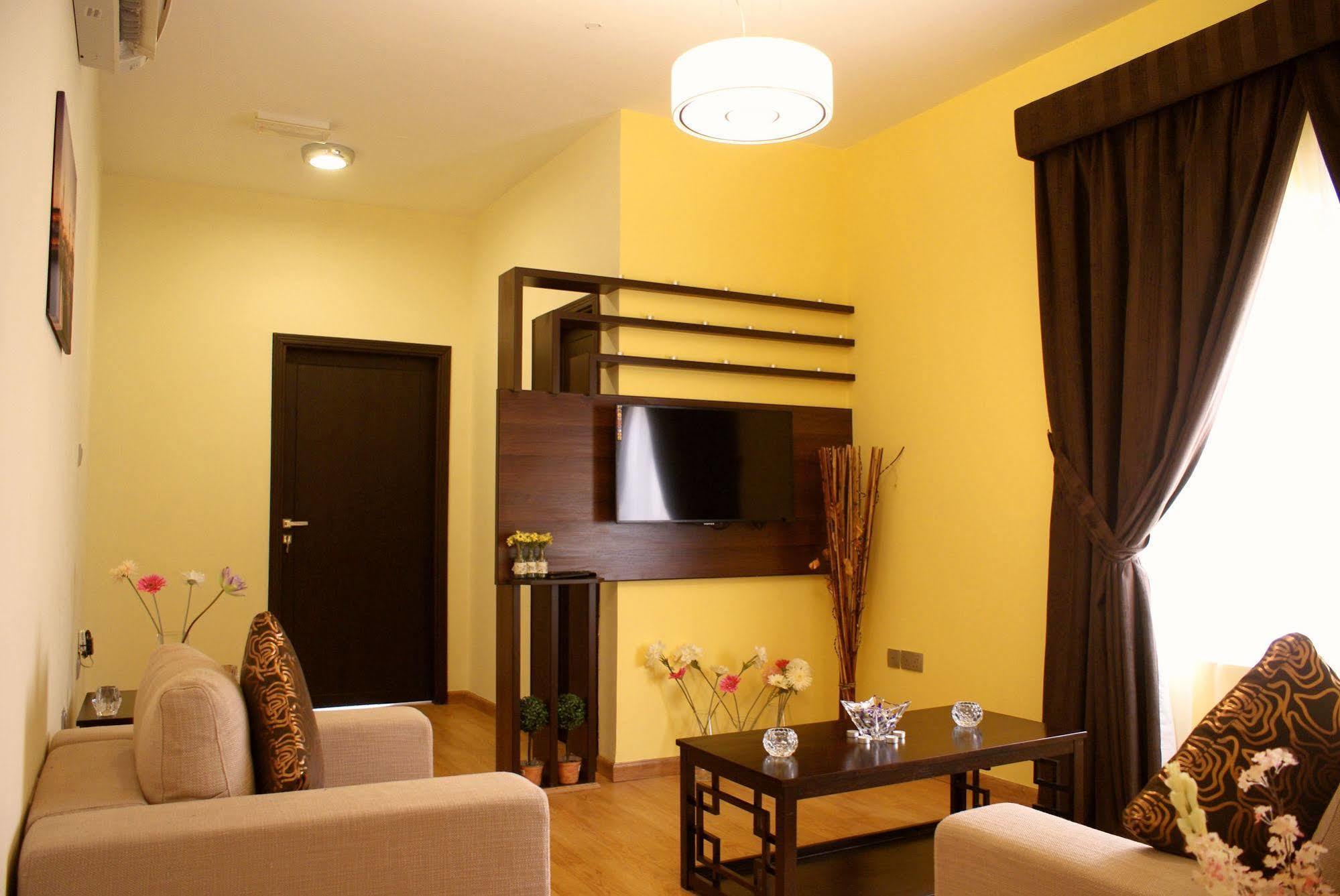 Weekend Hotel & Apartments Маскат Екстериор снимка