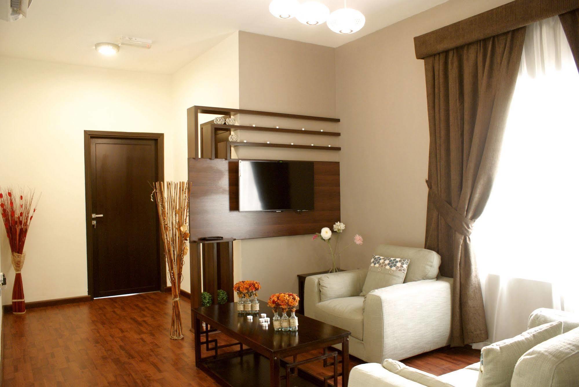 Weekend Hotel & Apartments Маскат Екстериор снимка