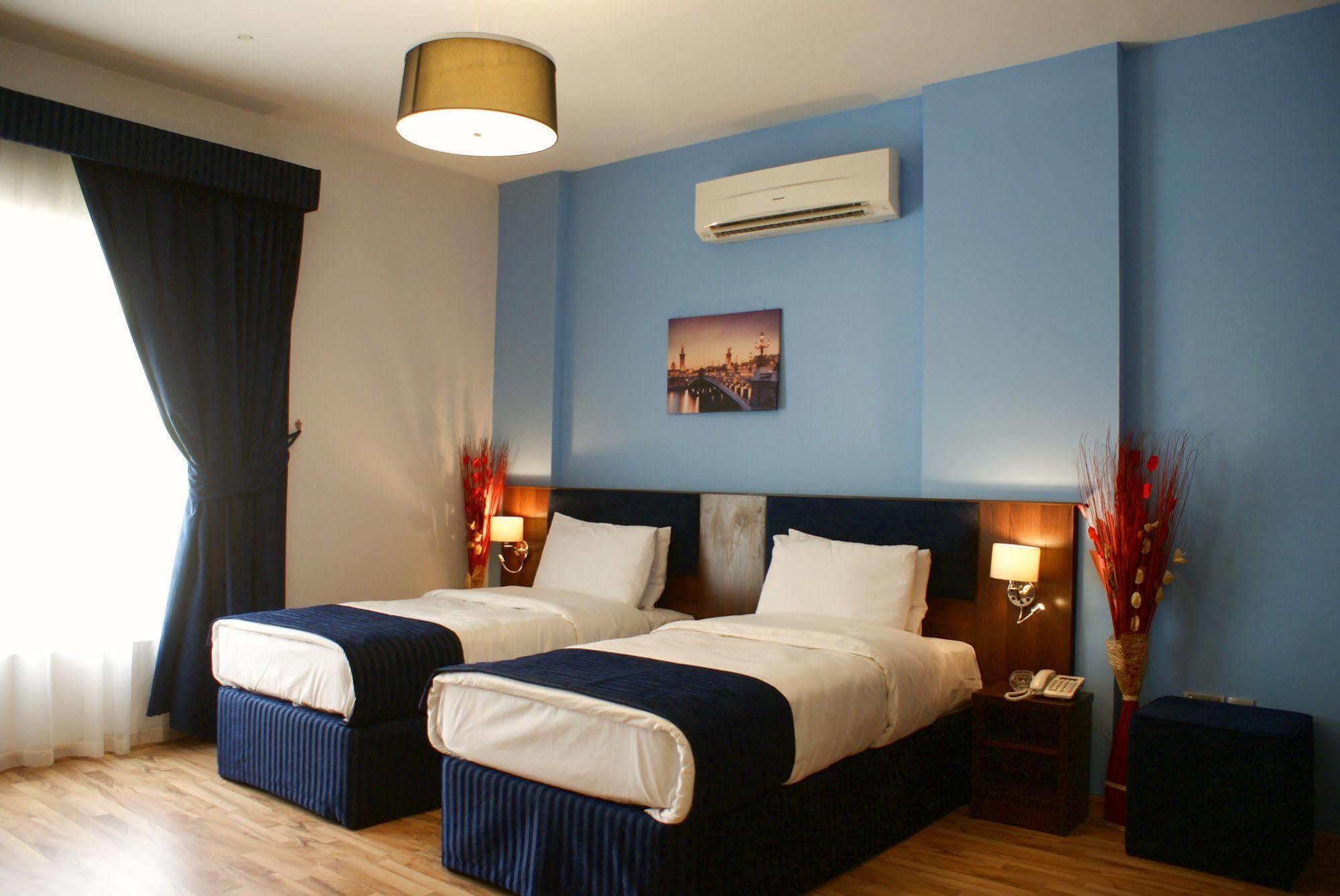Weekend Hotel & Apartments Маскат Екстериор снимка