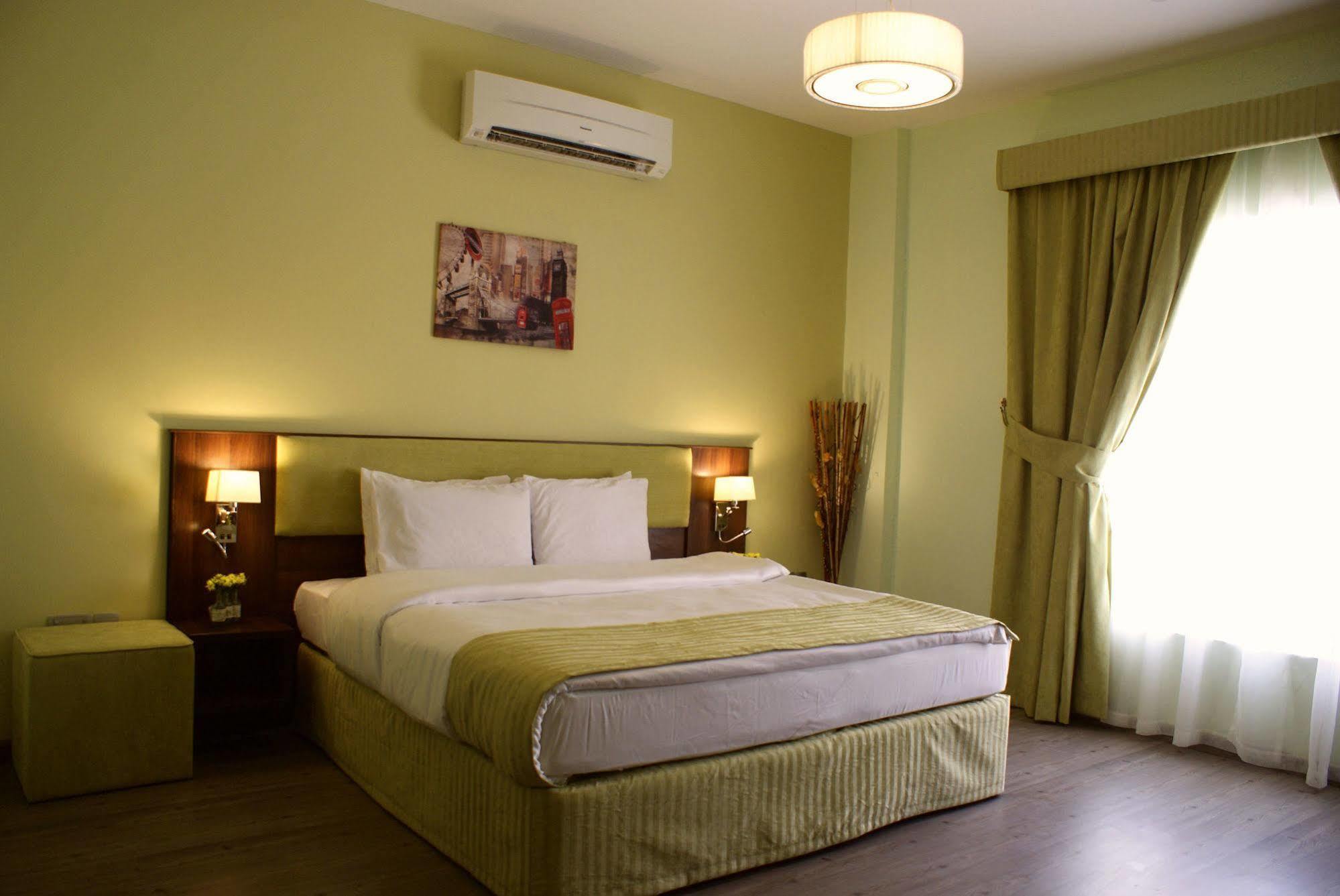 Weekend Hotel & Apartments Маскат Екстериор снимка