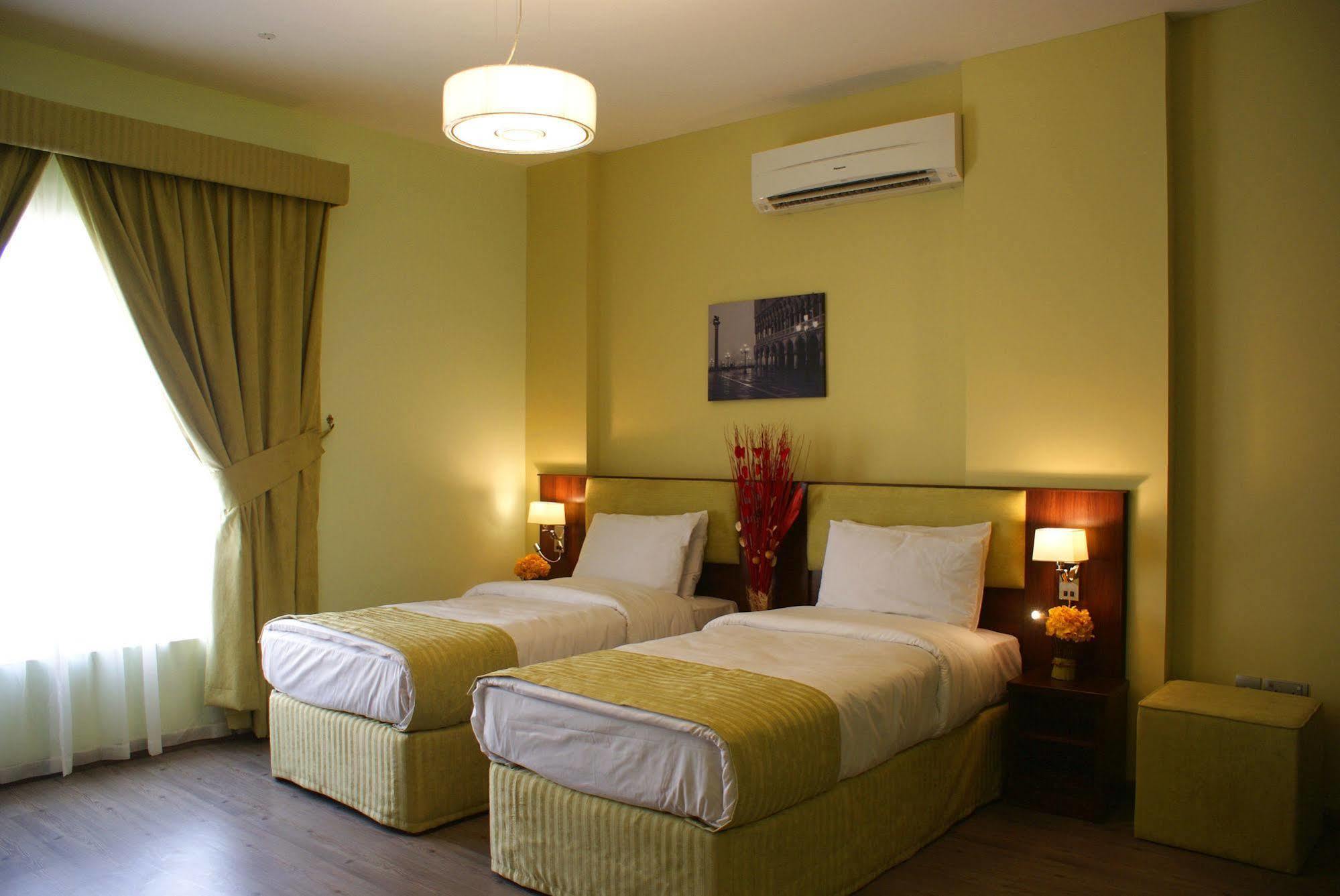 Weekend Hotel & Apartments Маскат Екстериор снимка