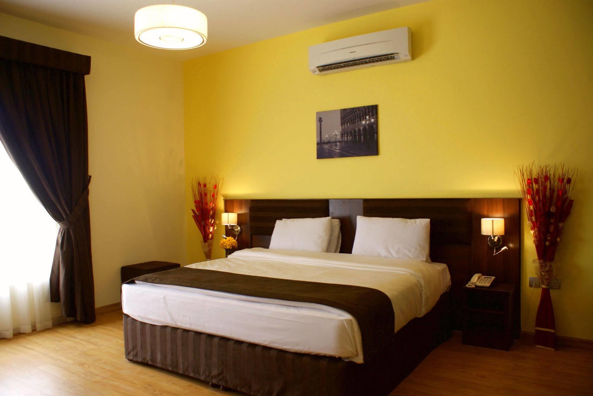 Weekend Hotel & Apartments Маскат Екстериор снимка