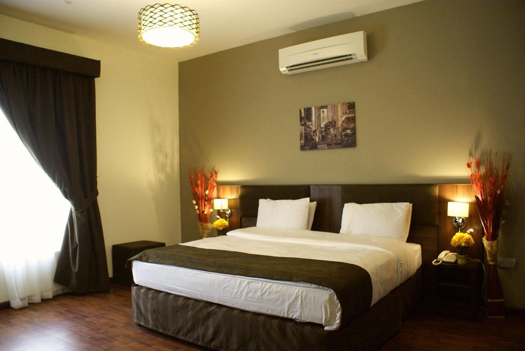 Weekend Hotel & Apartments Маскат Екстериор снимка