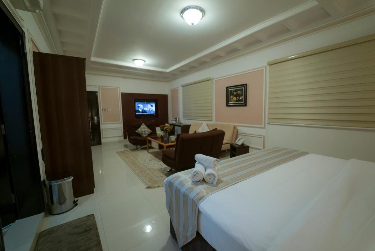 Weekend Hotel & Apartments Маскат Екстериор снимка