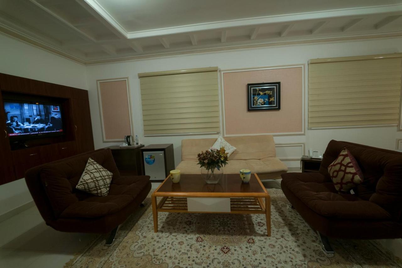 Weekend Hotel & Apartments Маскат Екстериор снимка